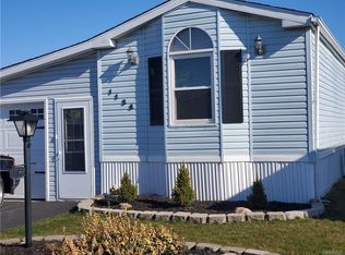 1156 Lockwood Dr, Lockport, NY 14094