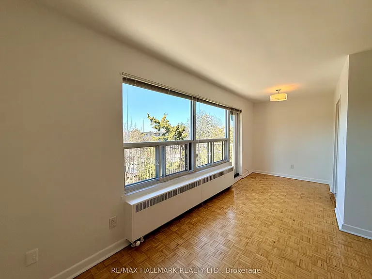28 Upper Canada Dr #403 — Photo 4