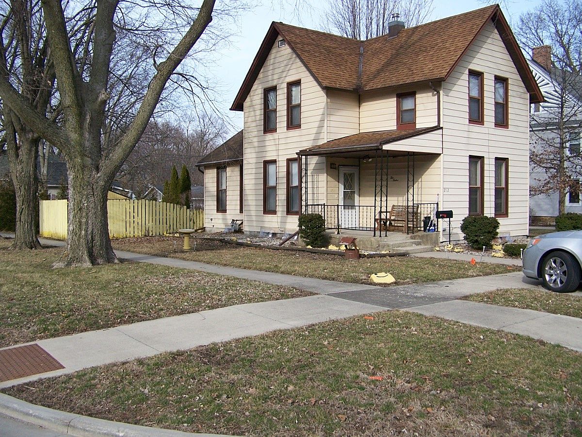 212 W Maple St, Fairbury, IL 61739 Zillow