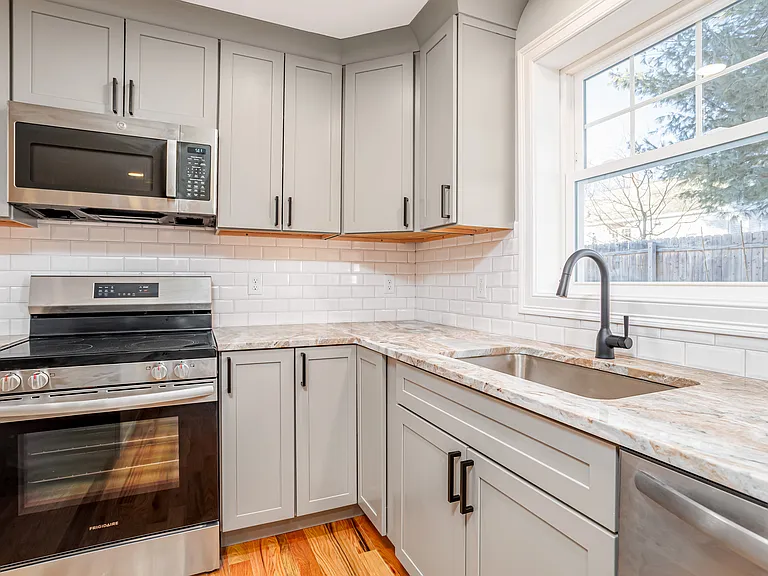 27 Milton St #1 — Photo 11