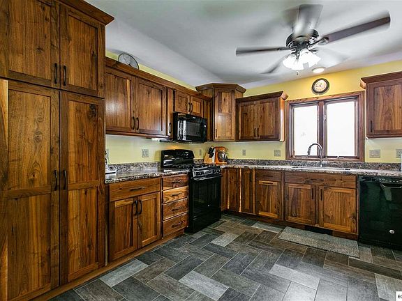 2nd image of 621 8th Ave SE
