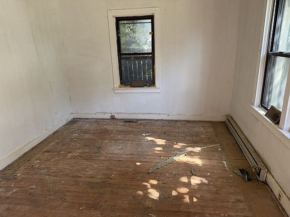 5th image of 715 Lee St