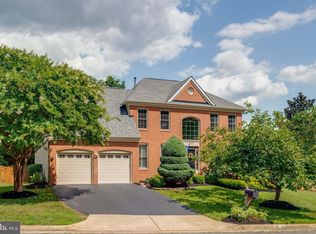 7703 Royal Azalea Ct, Springfield, VA 22153