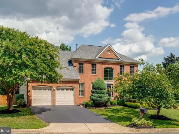 7703 Royal Azalea Ct, Springfield, VA 22153