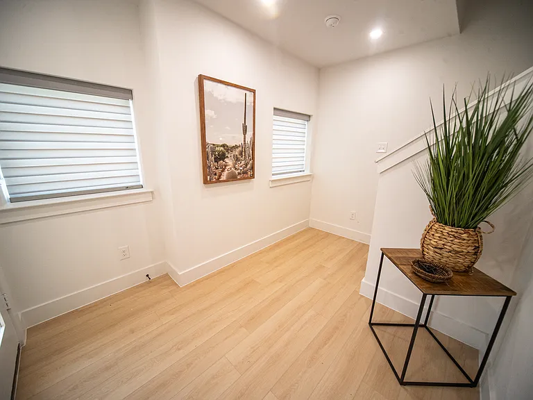 233 Urbane Crest Dr — Photo 5