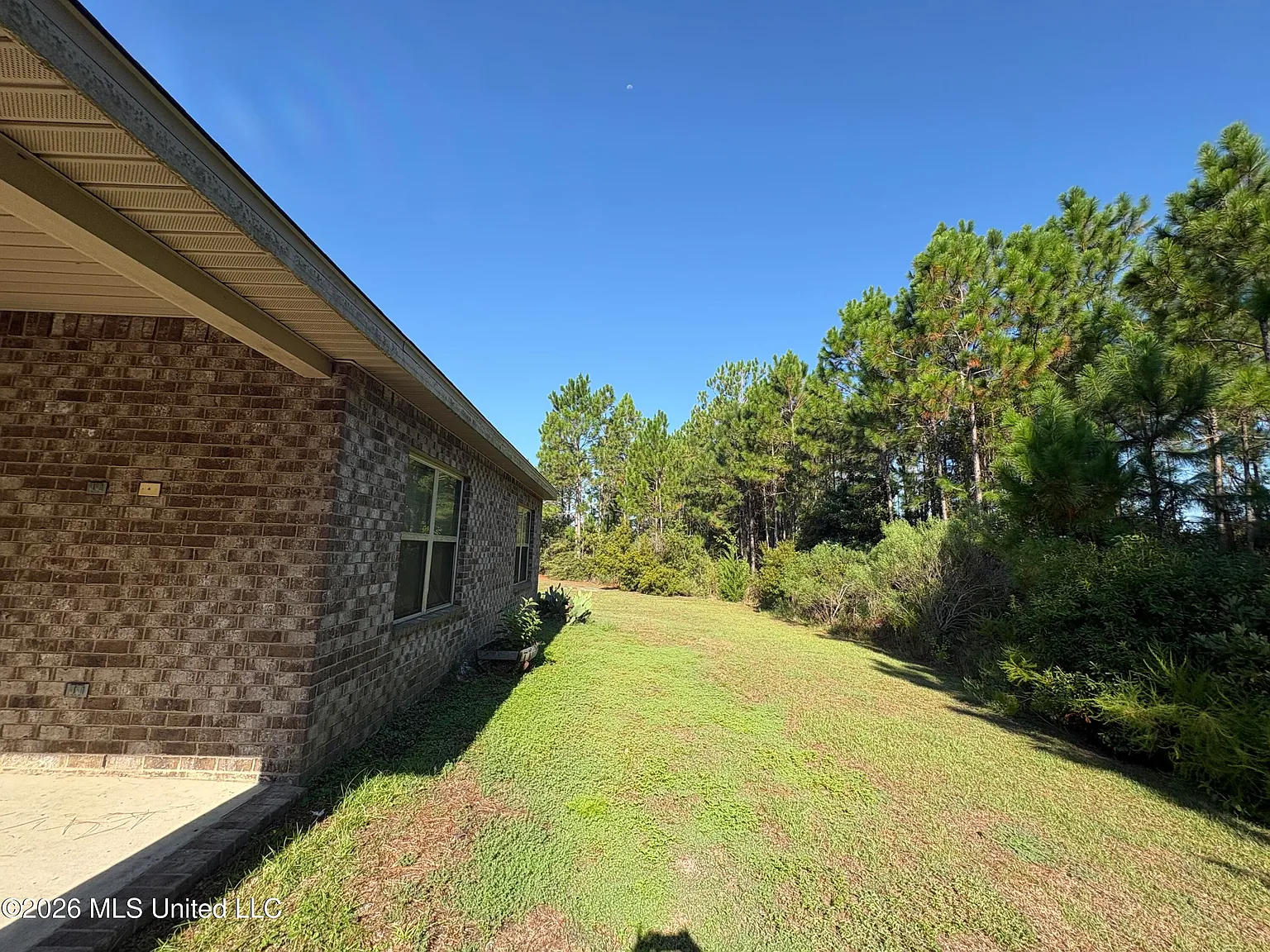 4 bed, 2.0 bath, 1851 sqft, $2,200 — Photo 4