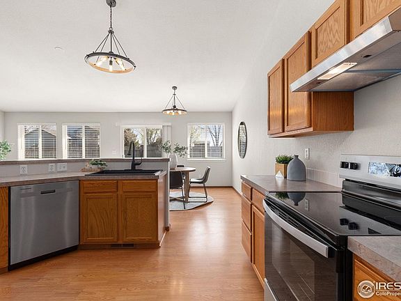 5th image of 264 W Juneberry St