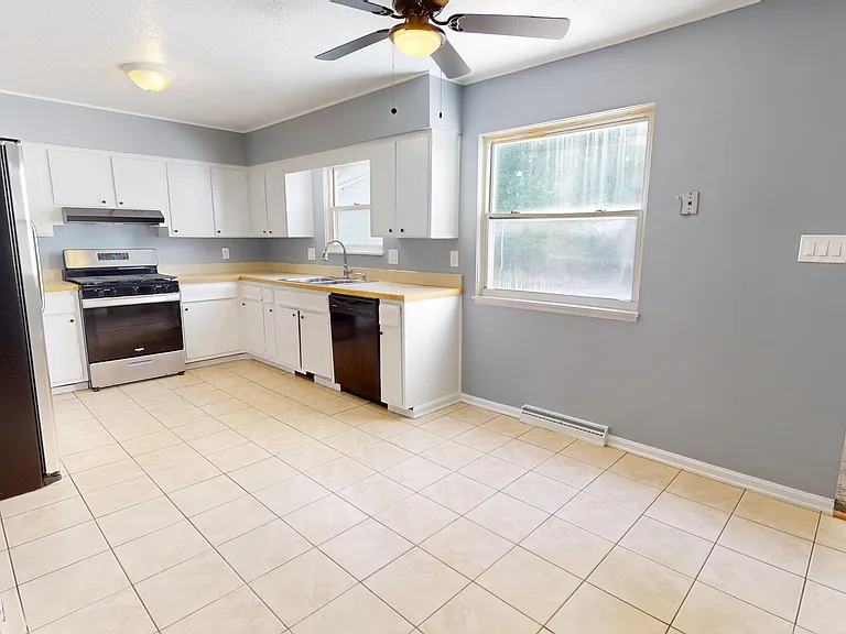 1530 Artman Ave — Photo 7