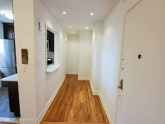 4th image of 1600 Caton Ave #6FF