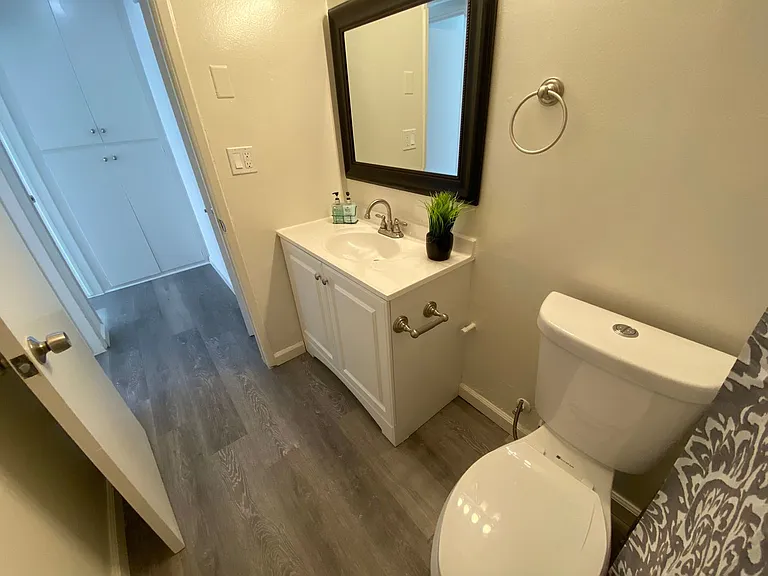 Lindley Apartments — Photo 19