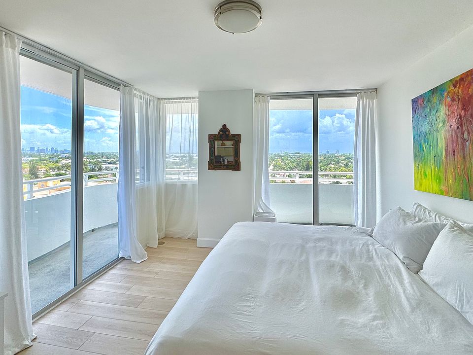 Master Bedroom (King Size Bed, MBath, Wrap Around Balcony with views of city and partial view of ocean)