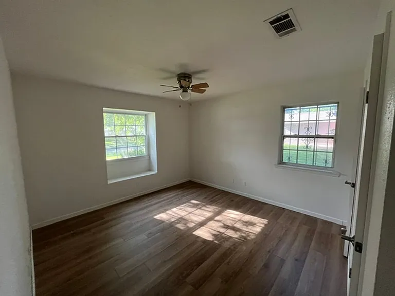 1700 Standridge St — Photo 5
