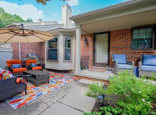 7172 Green Farm Rd #166, West Bloomfield, MI 48322