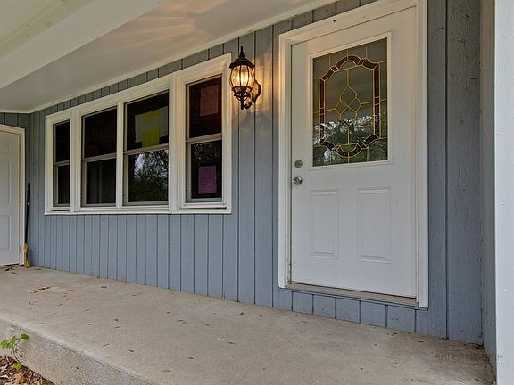 2nd image of 556 Wilmette Ave