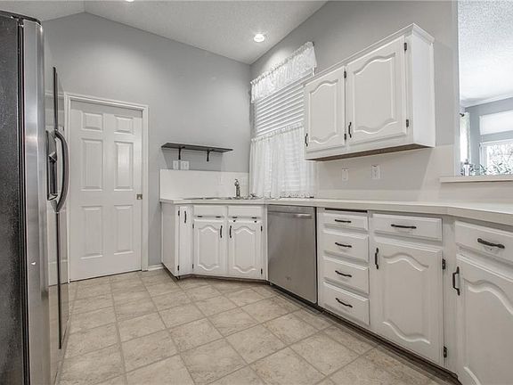 4th image of 3106 Silver Springs Ln