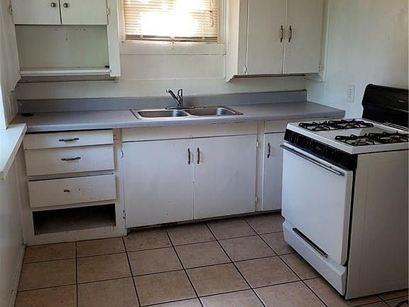 4th image of 2042 Fulton St
