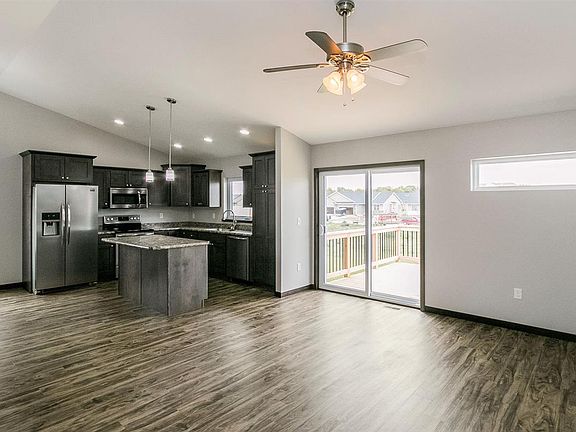 3rd image of 1339 Redbud Ave