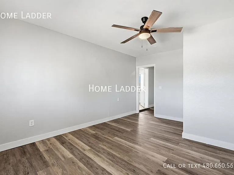 1125 E 1st St — Photo 11