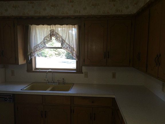 5th image of 413 Pecan Dr