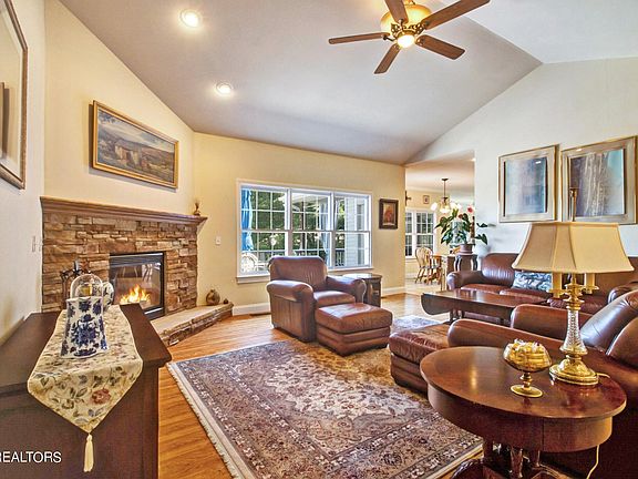 3rd image of 12 Milnor Cir