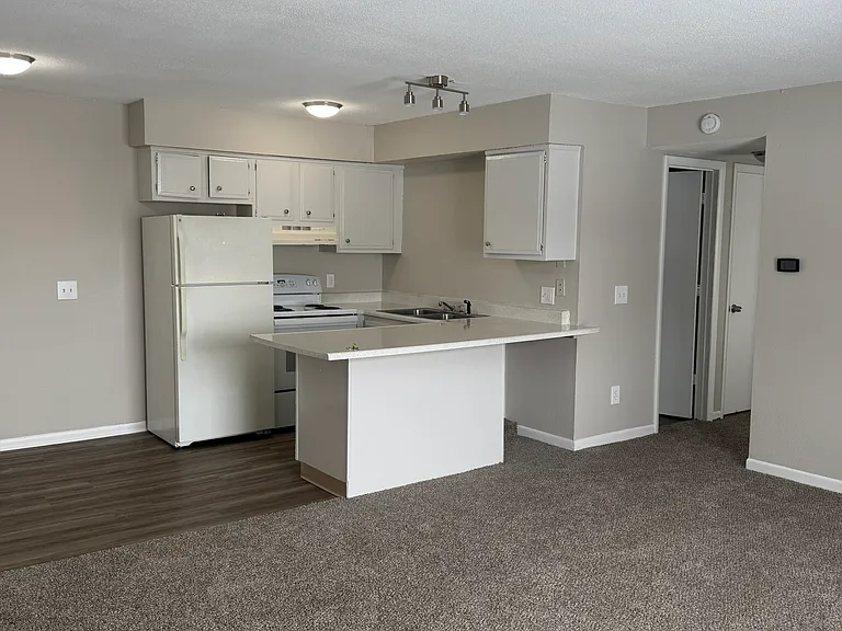 720 S Dewitt Dr — Photo 1