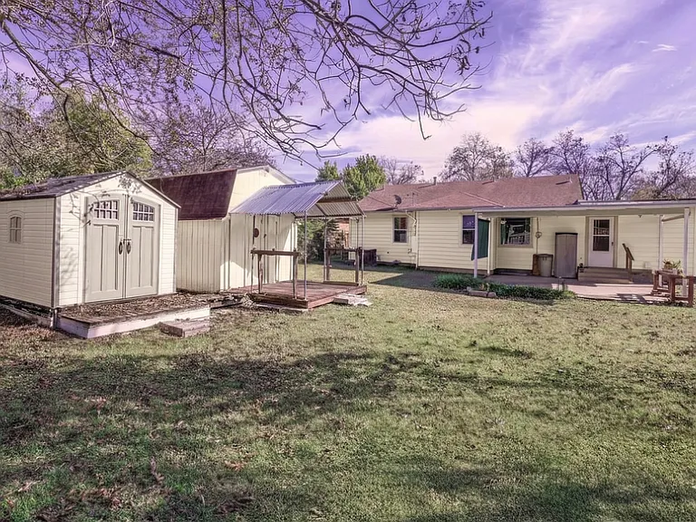 10465 Ferguson Rd — Photo 2