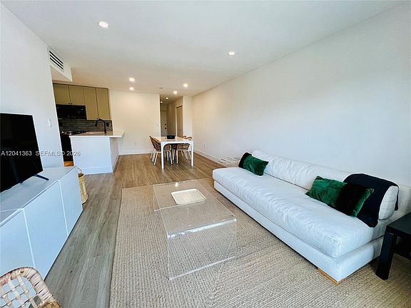 2nd image of 1900 Meridian Ave APT 306