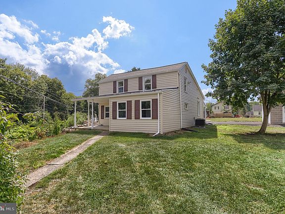 3rd image of 218 N Railroad St