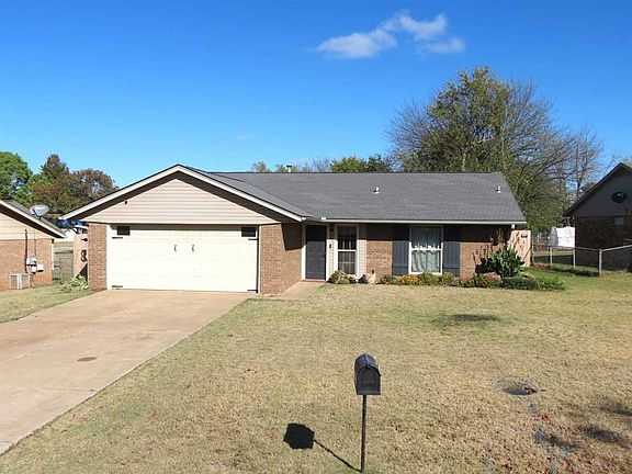 2nd image of 2608 N Park Cir