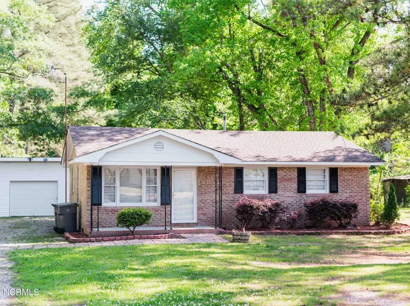 400 Pine Ridge Circle, Bladenboro, NC 28320