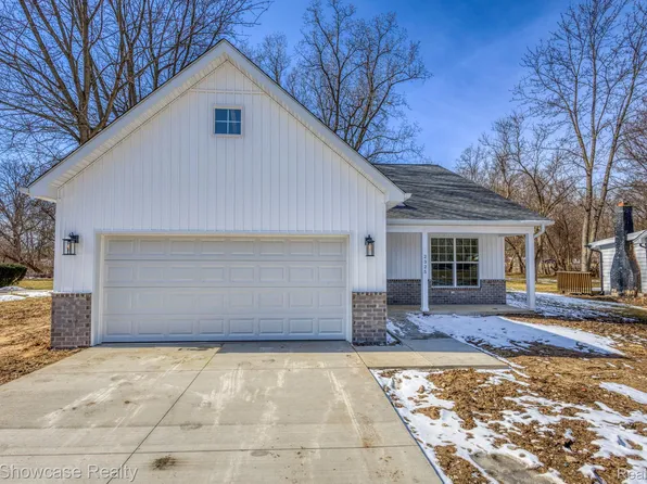 2325 Walnut Rd, Auburn Hills, MI 48326