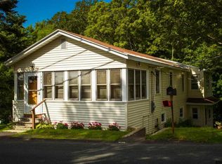 905 Taborton Rd, Sand Lake, NY 12153