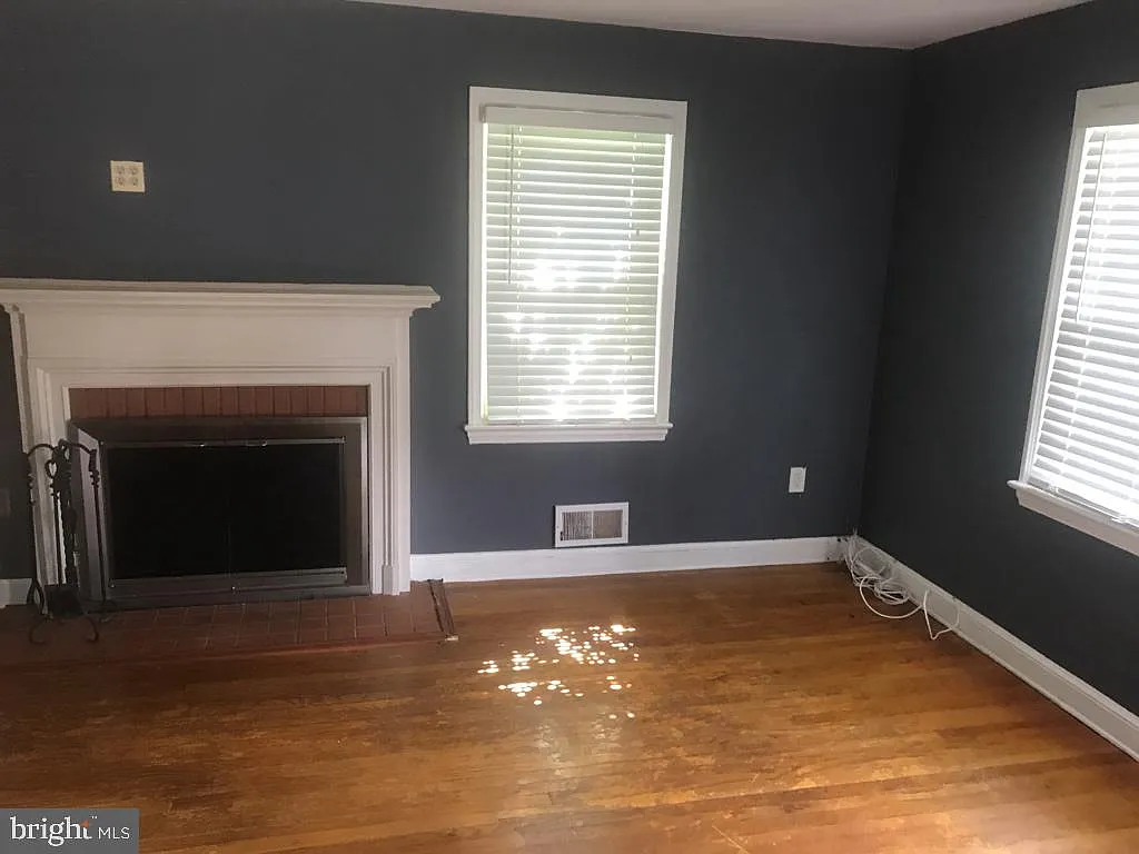 3 bed, 1218 sqft, $2,350 — Photo 2