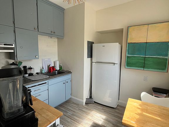 3rd image of 226 Linwood Ave #2