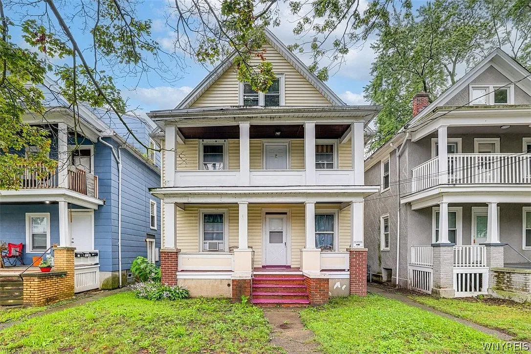 3 bed, 1.0 bath, 962 sqft, $1,250 — Photo 1