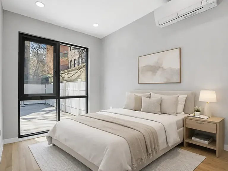 356 E 8th St #100 — Photo 5