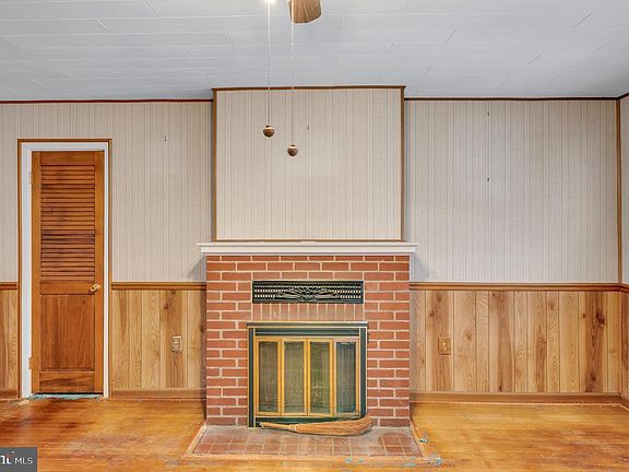 3rd image of 106 Berlin Rd