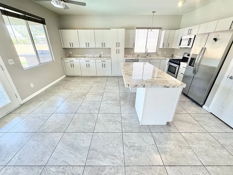 1092 Whispering Birch Ave — Photo 3