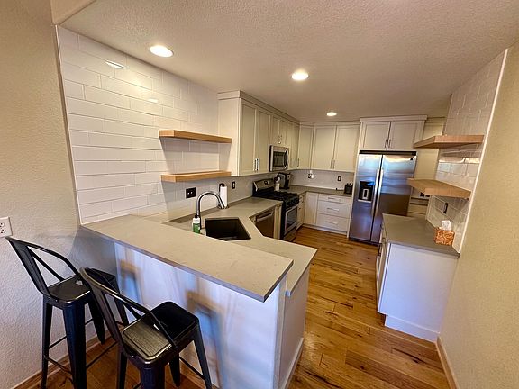 4th image of 831 Mill Run Ct