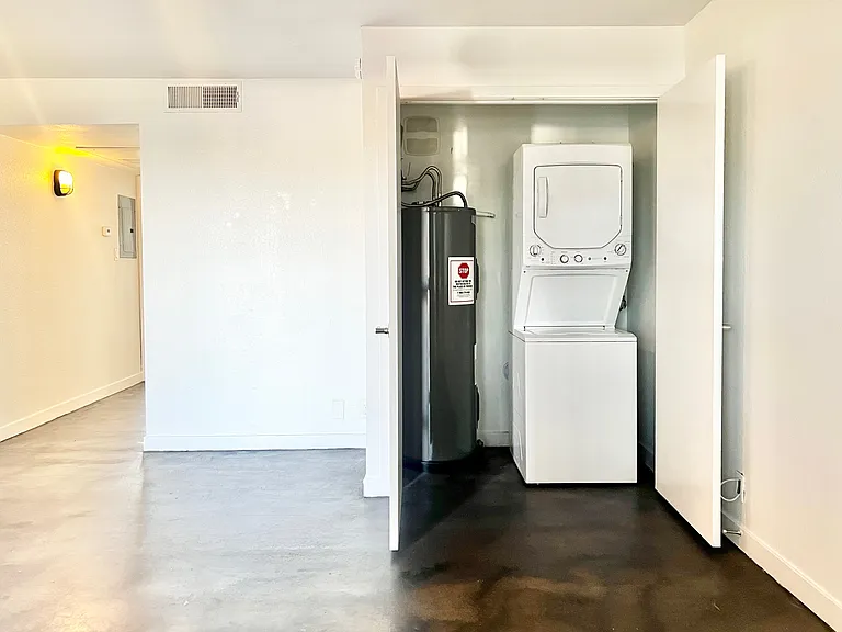 15 Melrose — Photo 16
