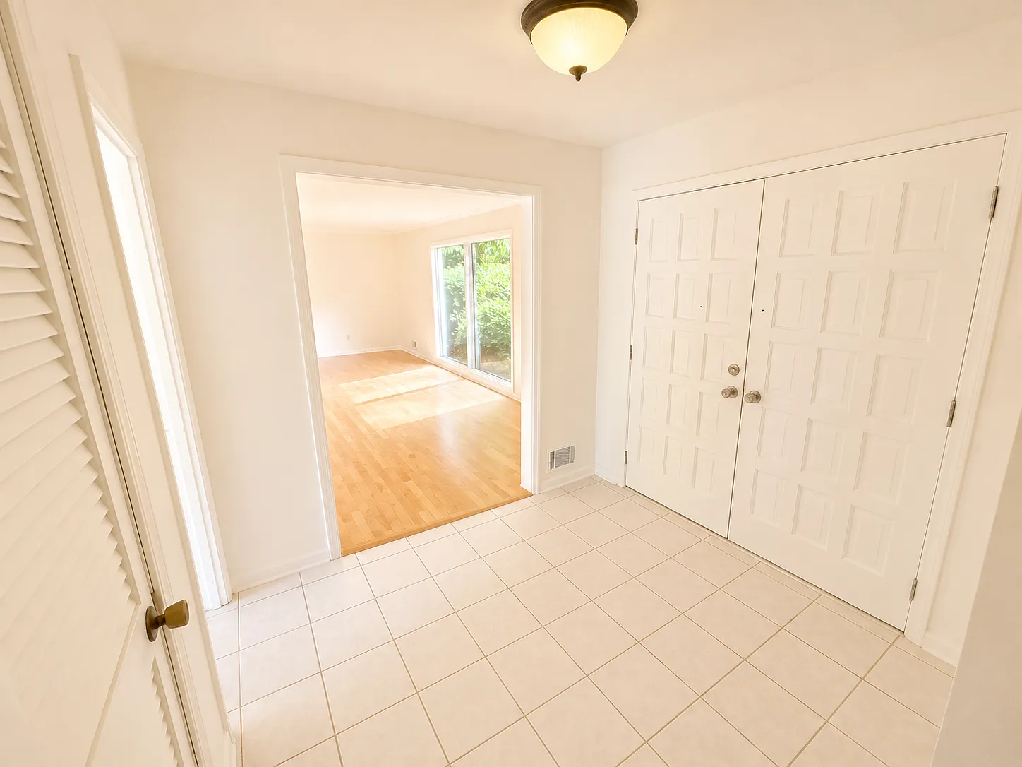 4 bed, 2.5 bath, 2932 sqft, $3,600 — Photo 2
