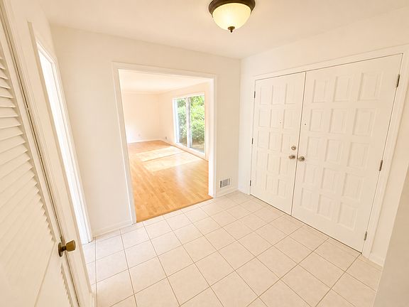 2nd image of 1690 Manhasset Dr