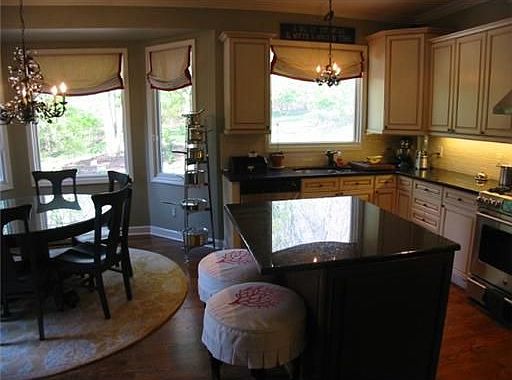 5th image of 2639 White Oak Dr