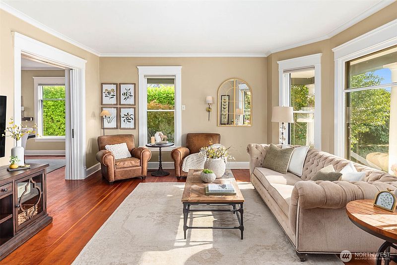4th image of 317 Avenue B