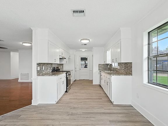 4th image of 210 Wayside Dr