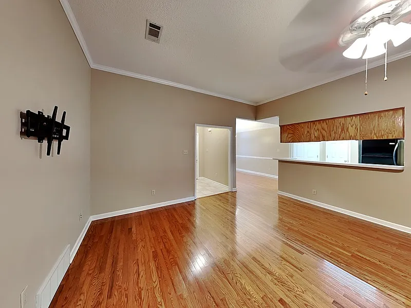 3 bed, 2.0 bath, 1487 sqft, $1,849 — Photo 2