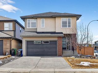204 E Walden Lndg SE, Calgary, AB T2X 0Z3