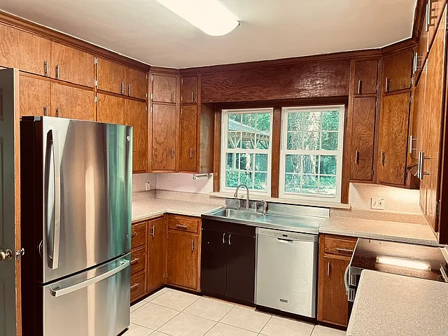 Kitchen - Full appliances