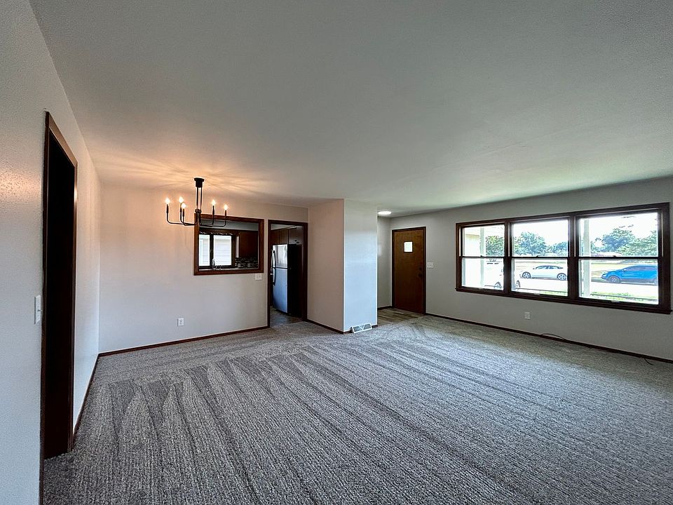 1st image of 3213 S Holly Ave #D691926e