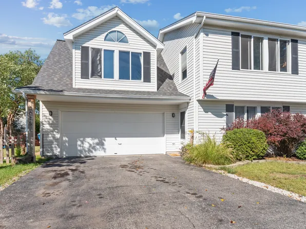 3015 Dorothy Dr, Aurora, IL 60504